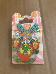 Donald Duck It’s a Small World Pin