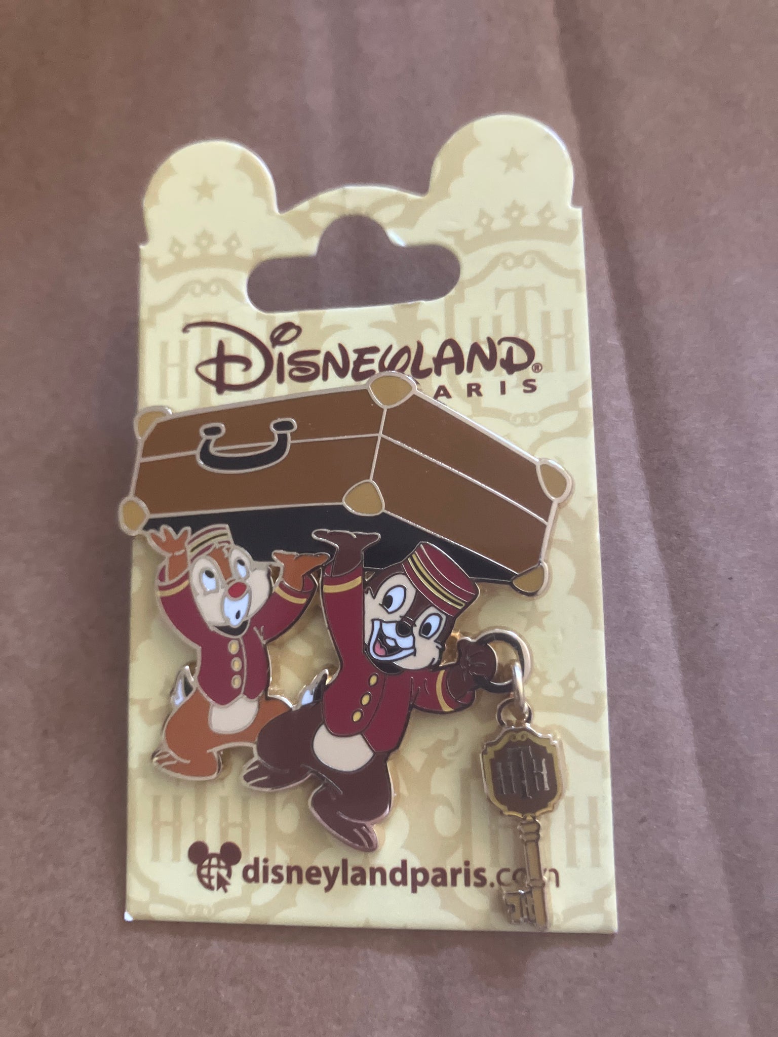 Knabbel & Babbel HTH Pin